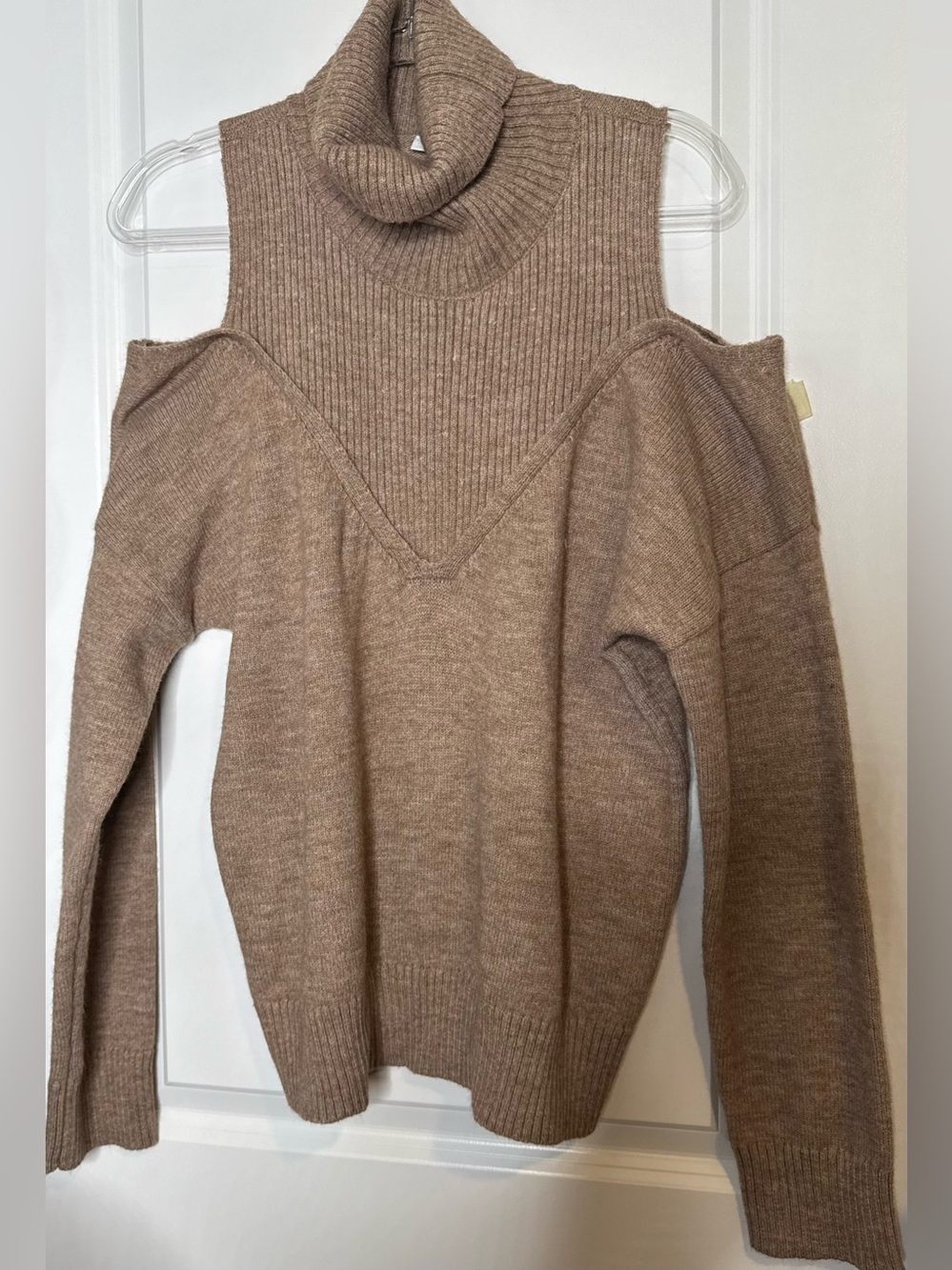 Women’s Cold-Shoulder Turtleneck knit Sweater in Taupe size Md stretch